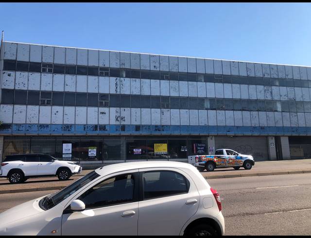 1,680M² BUILDING FOR SALE IN WINDERMERE